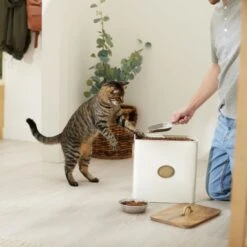 Frisco Premium Airtight Dog & Cat Food Storage Canister With Scoop -Optimal Pet Shop 331486 PT3. AC SS1800 V1657656891